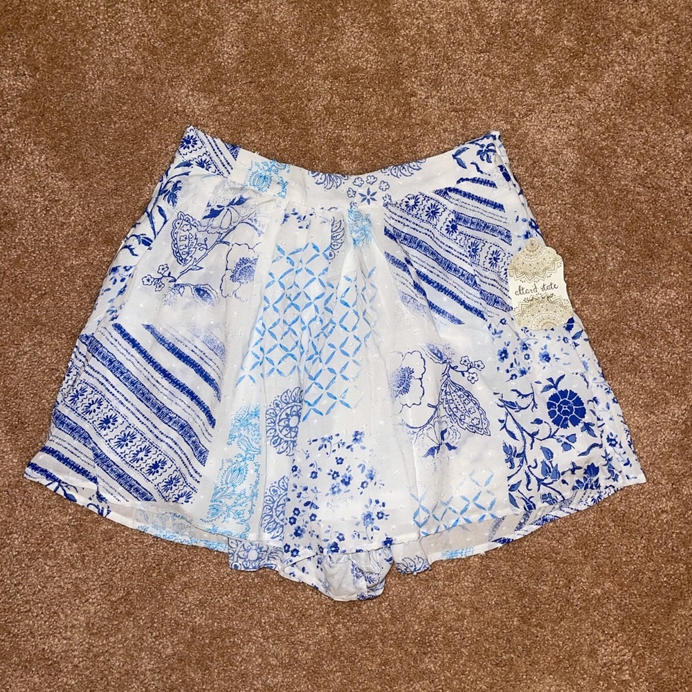 Blue patterned flowy shorts